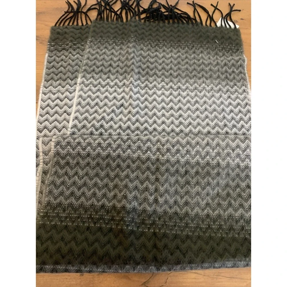 Kohl's Scarf Gray Black Geo‎ Print OS Accessory Softer Than Cashmere Acrylic NEW